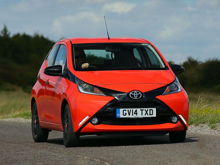  Toyota Aygo x-cite 5-Door 2014 года  (UK) (фото 16 из 18)